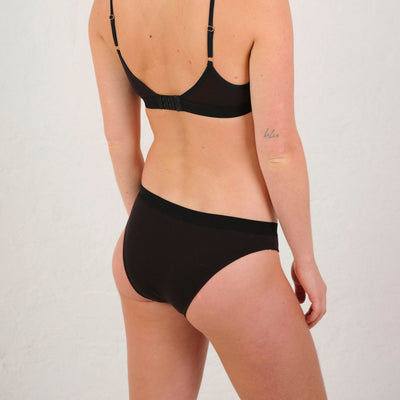 elliot. Chrissie Brief - Radical Living